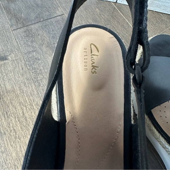 Clark's Artisan Women's Wedge Sandal Black Leather Rubber Sole Size 9.5 - Picture 6 of 9